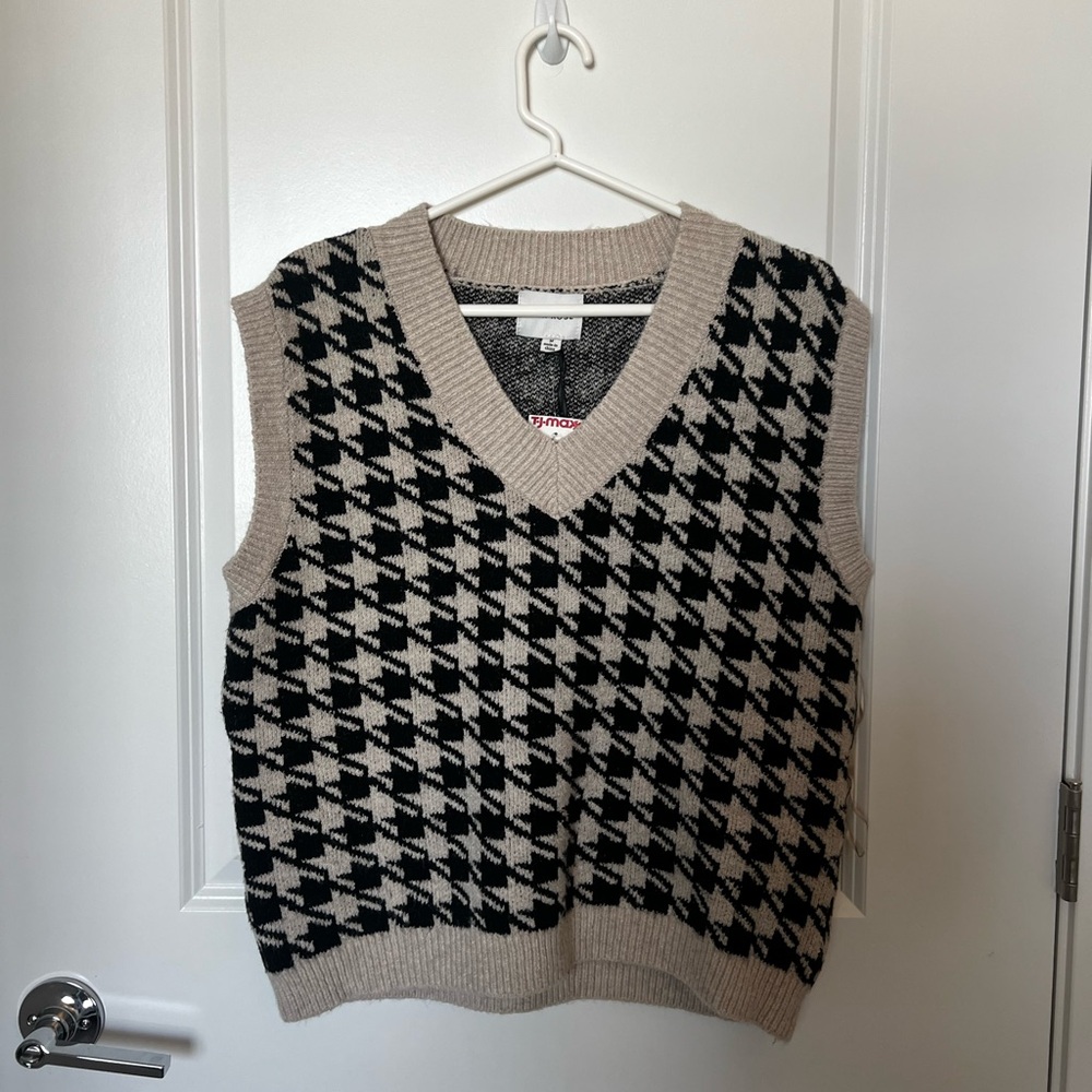 Pink Rose Tan and Black V-Neck Sweater